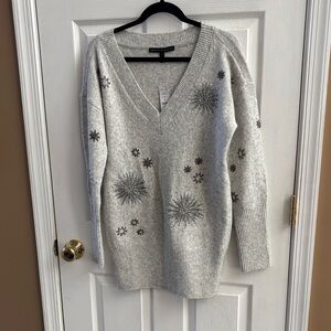 White House Black Market Light Gray V-Neck Sweater with Starburst Design
